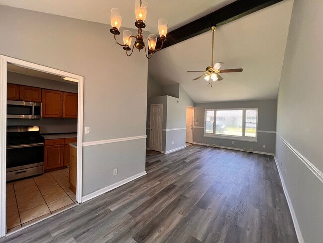 Building Photo - Move in ready!