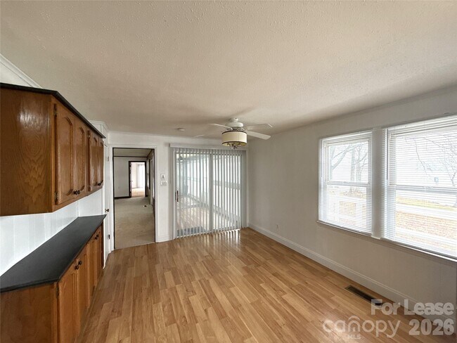 Building Photo - 3628 Brooks Ln