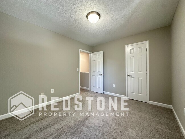 Building Photo - 727 S Broad St