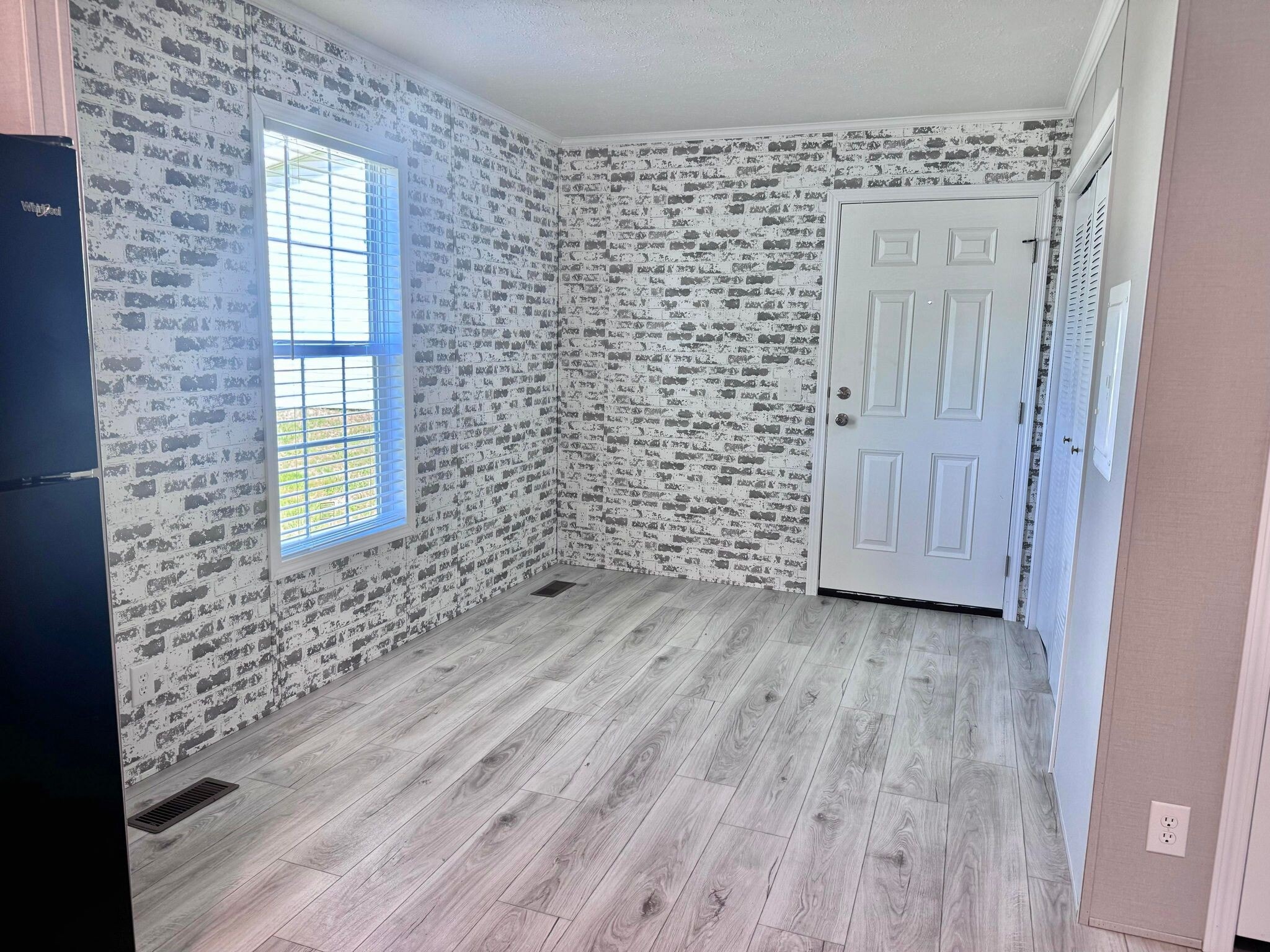 Building Photo - 17060 Canterbury Cir