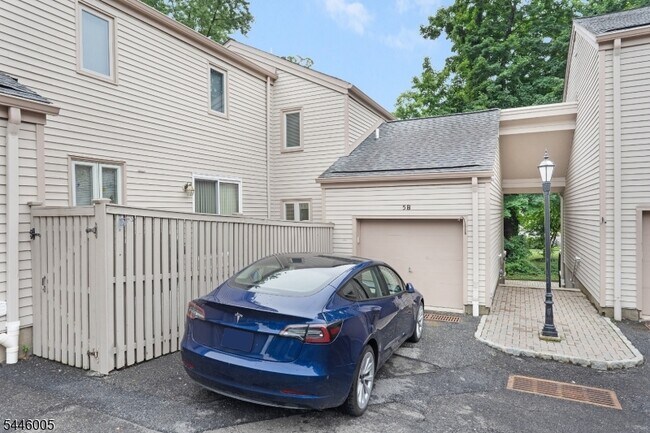 Building Photo - 5E Somerset Hills Village