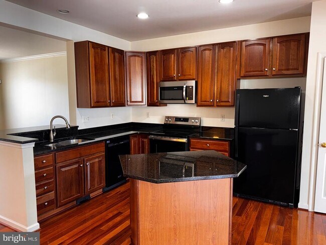 Building Photo - 66 Payne St