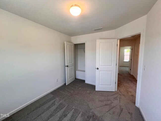 Building Photo - 52 Camel Crazies Pl