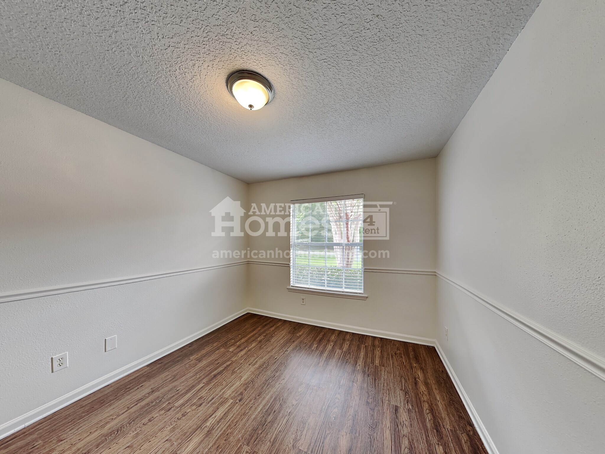 Building Photo - 224 N Lake Cunningham Ave