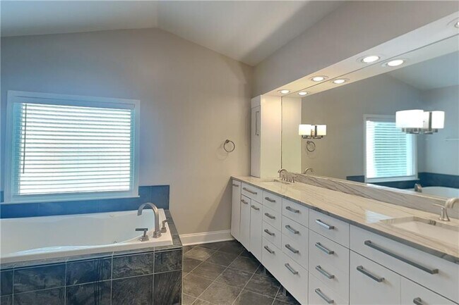 Building Photo - 5404 Oxford Chase Way