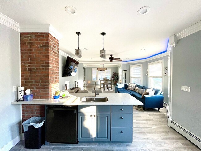 Building Photo - 87 S Whittlesey Ave