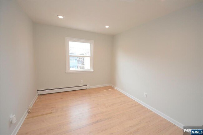 Building Photo - 43 Spruce Ave