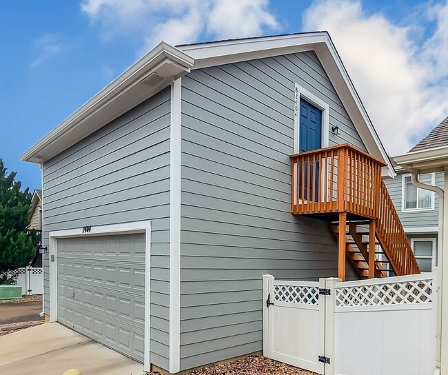 Building Photo - $1111 - Studio/1BA Close to Downtown Color...