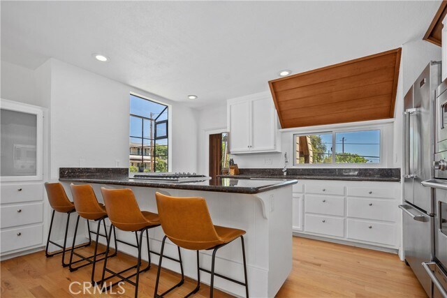 Building Photo - 390 St Ann's Dr