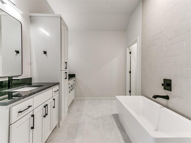 Building Photo - 25198 Scarlett St