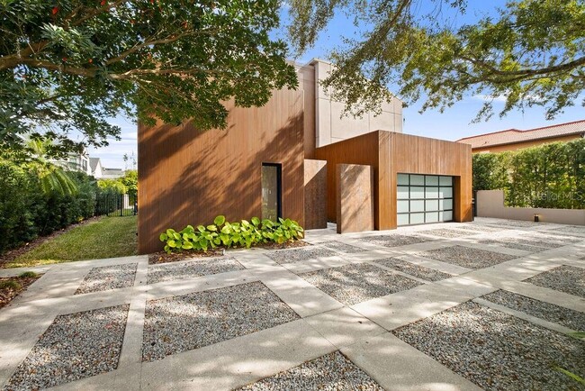 Building Photo - 1742 Temple Dr