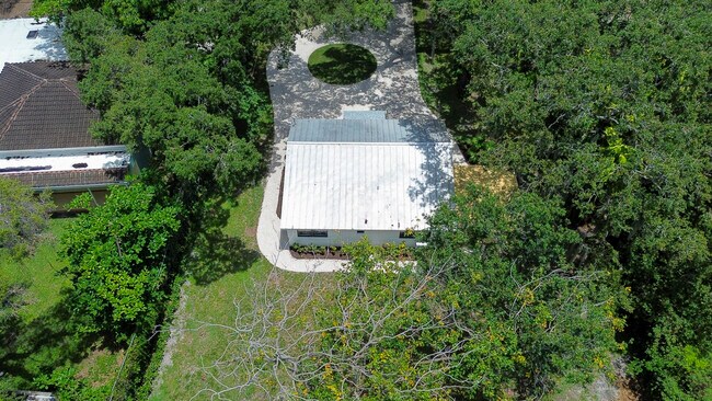 Building Photo - 2101 Riverland Rd