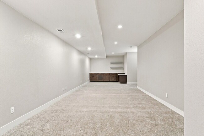 Building Photo - $3,740.95 - 4 bed, 3.5 bath Updated Townhome in Englewood!