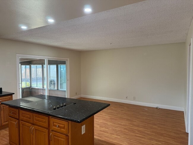 Building Photo - 4 bedroom Blossom Valley Home