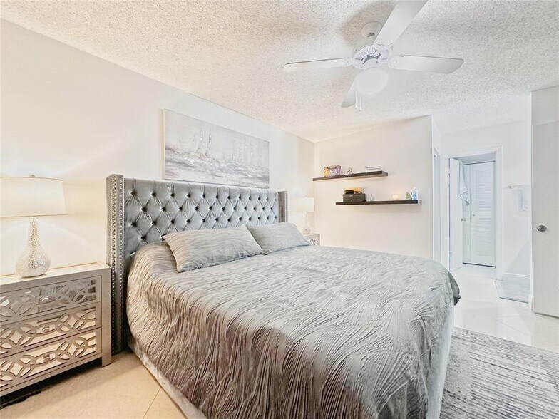 Building Photo - 18870 NW 57th Ave