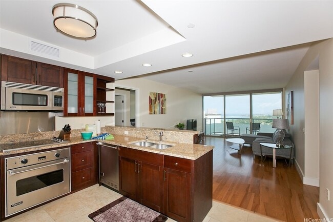 Building Photo - 1551 Ala Wai Blvd