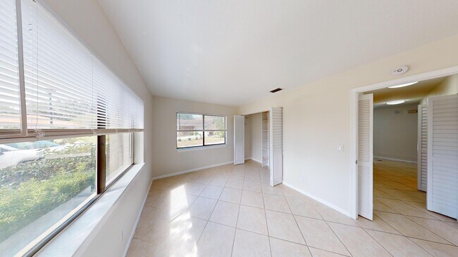 Building Photo - 609 White Water Dr