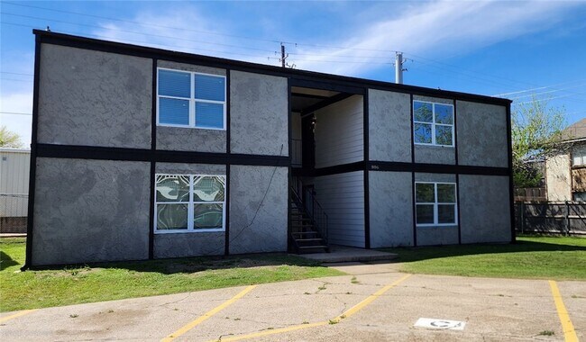 Building Photo - 806 Oran Cir