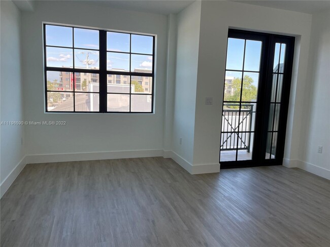 Building Photo - 4100 Davie Blvd Ext