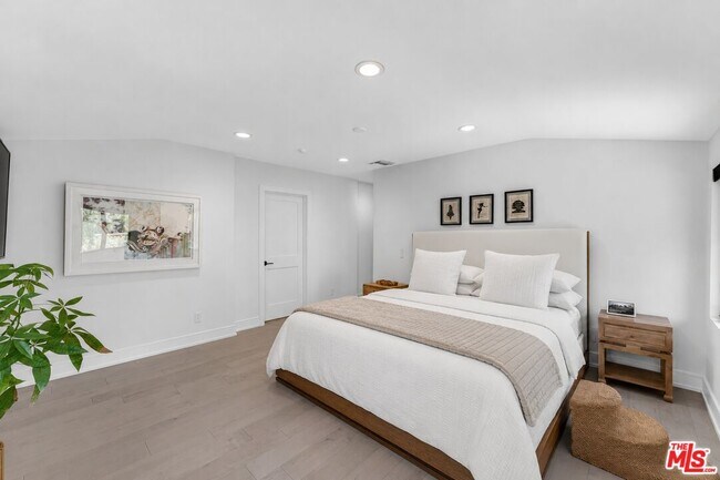 Building Photo - 760 S San Rafael Ave