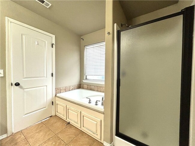 Building Photo - Craftsman style 3 bedroom 2 bath Home - Avail NOW!