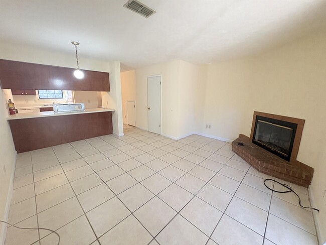 Building Photo - 1858 Sylvan Ct