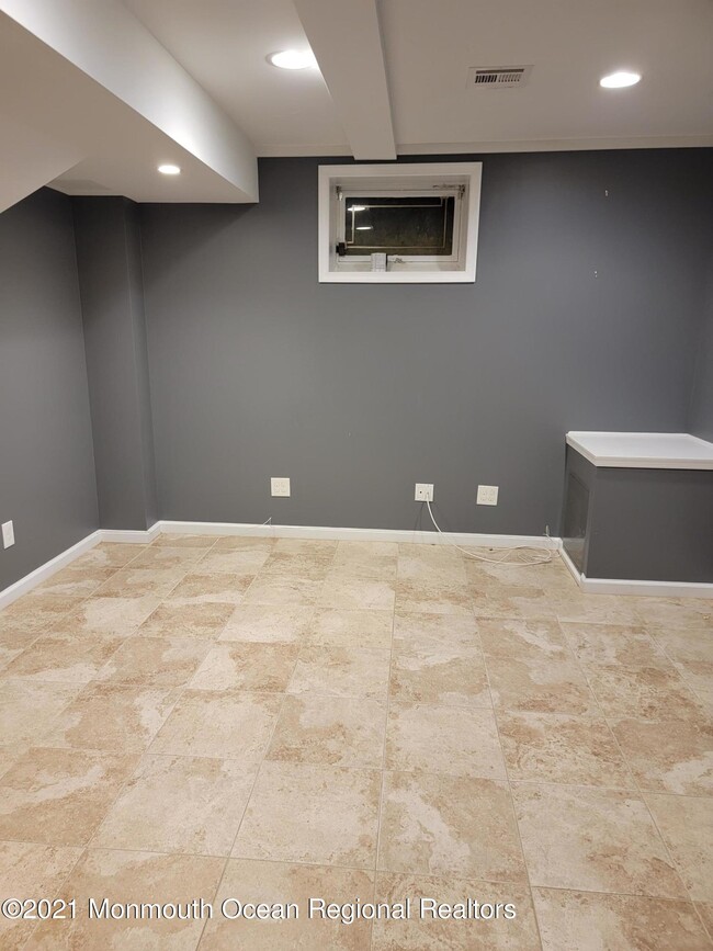 Building Photo - 28 Musket Ln