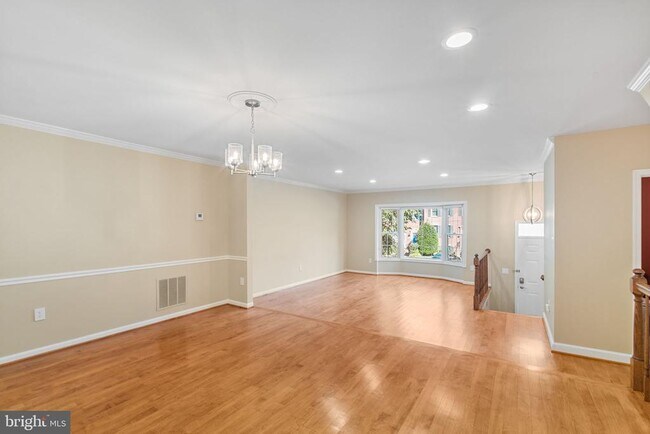 Building Photo - 6860 Williamsburg Pond Ct