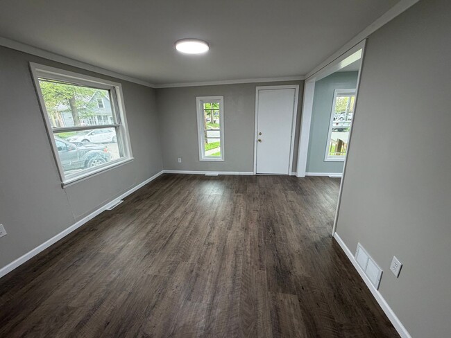 Building Photo - 3 bedroom house