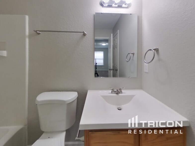 Building Photo - 522 Harmony Dr