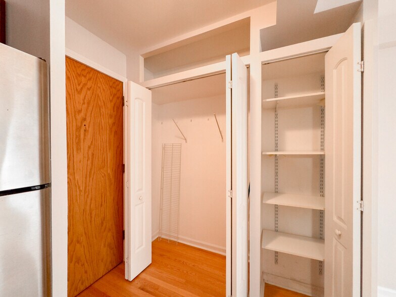 Building Photo - 4180 N Marine Dr