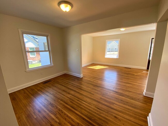 Building Photo - 3 bed, 2 bath in High Point Terrace with g...