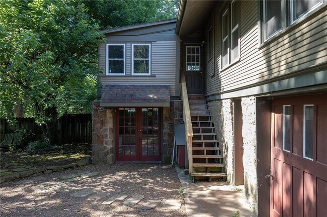 Building Photo - 312 S Willow Ave