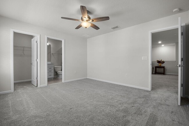 Building Photo - Luxury Living for Lease – 5BR Home with Of...