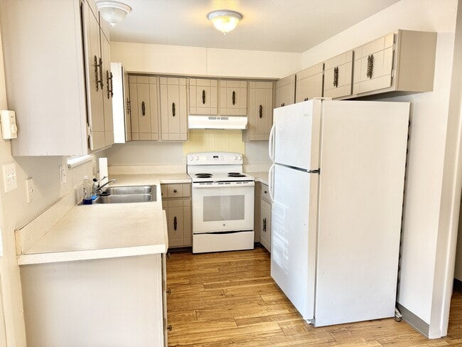 Building Photo - 3101 Azalea Dr