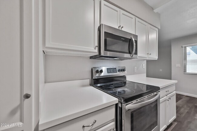Building Photo - 1518 W Colter St