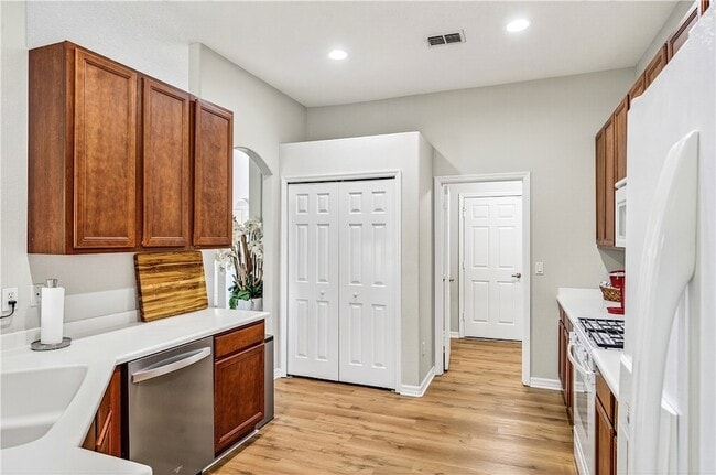 Building Photo - 520 N Valencia Cir SW