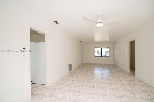 Building Photo - 2340 SW 16th St