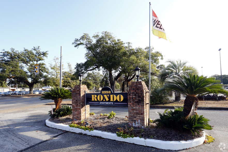 Rondo entrance - Rondo Apartments