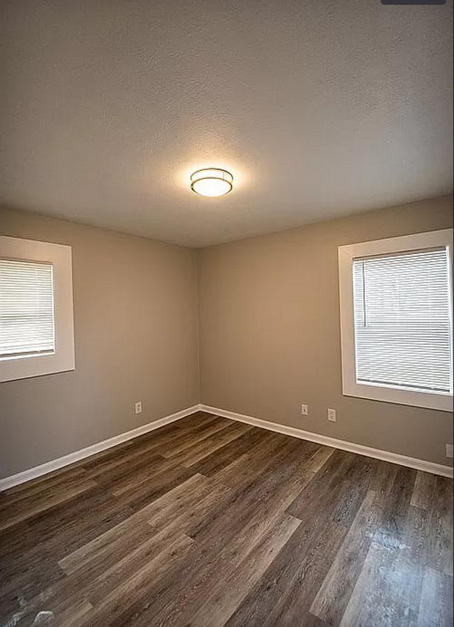 Building Photo - Move in ready!