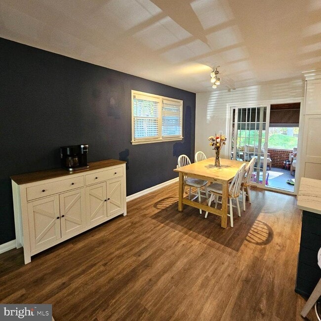 Building Photo - 7433 Grace St