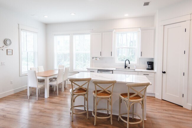 Building Photo - Elegant 4-Bedroom Home in Lakeside at Blue...
