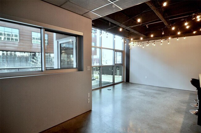 Building Photo - 601 Brushy St