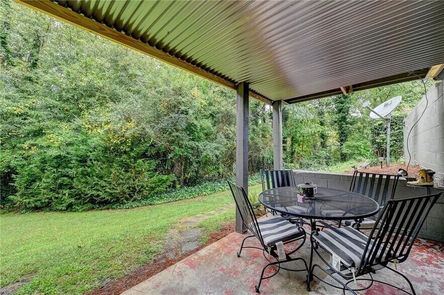 Building Photo - 6490 Tuggle Dr