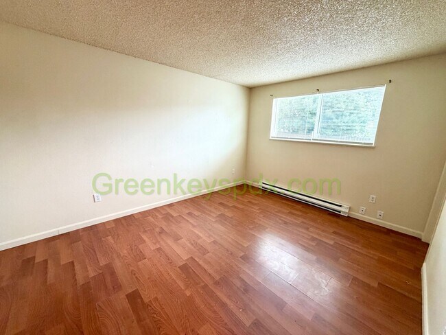 Building Photo - Wonderful 3-bedroom 2 Bath House in SE Portland!
