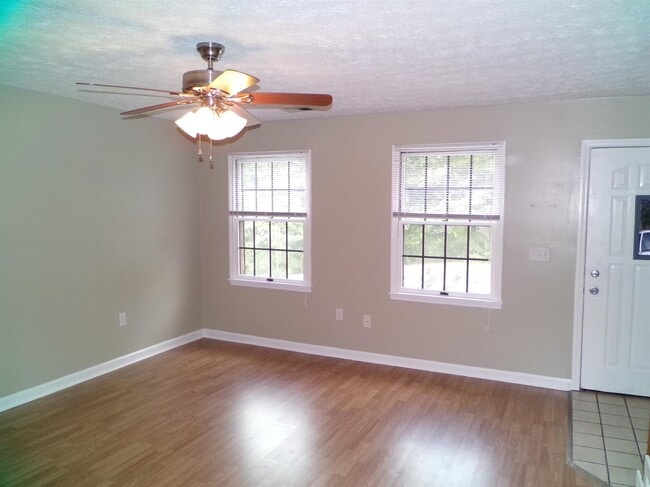 Building Photo - 244 Meadowview Dr