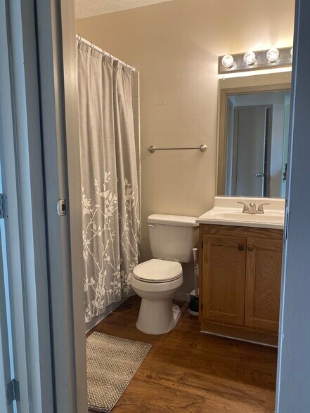 Building Photo - 1020 Broadway St