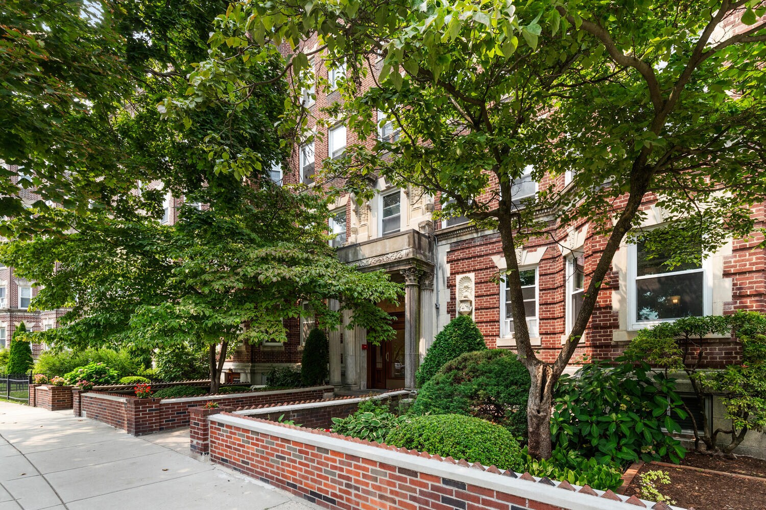 Building Photo - 131 Park Dr