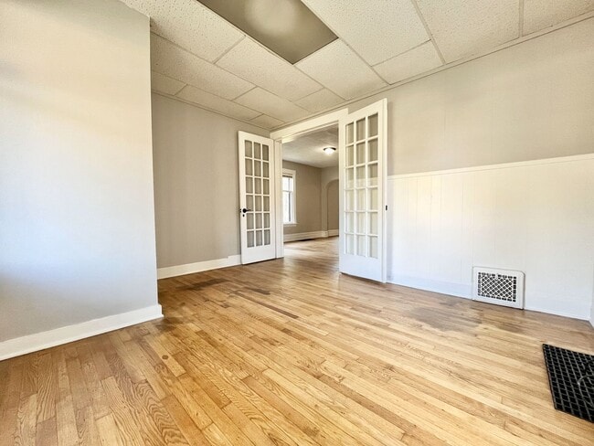 Building Photo - Five Bedroom Home in Muskegon