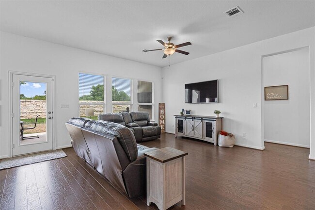 Building Photo - 600 Spurlock Wy
